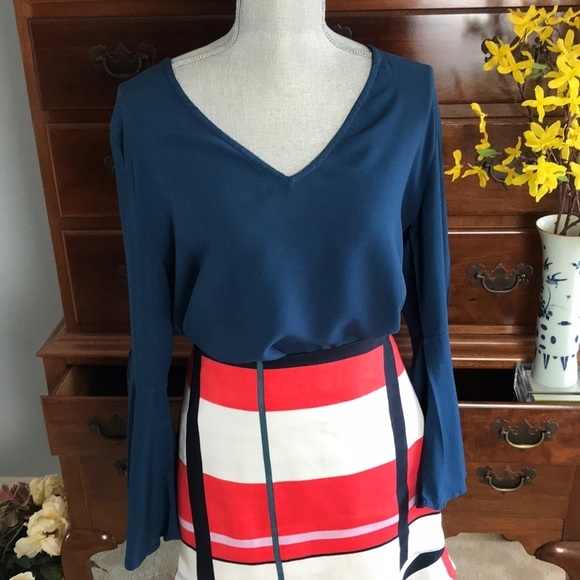 Just Living V-Neck Bell Sleeve Blouse Size Medium - Picture 4 of 10